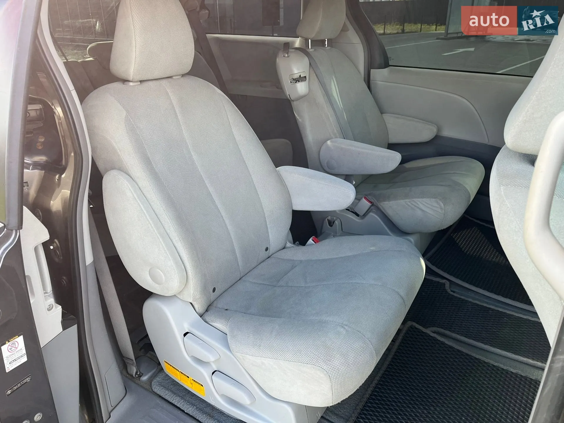 Toyota Sienna 2011 VIN 5TDKA3DC7CS009842 фото оголошення 19 з 26