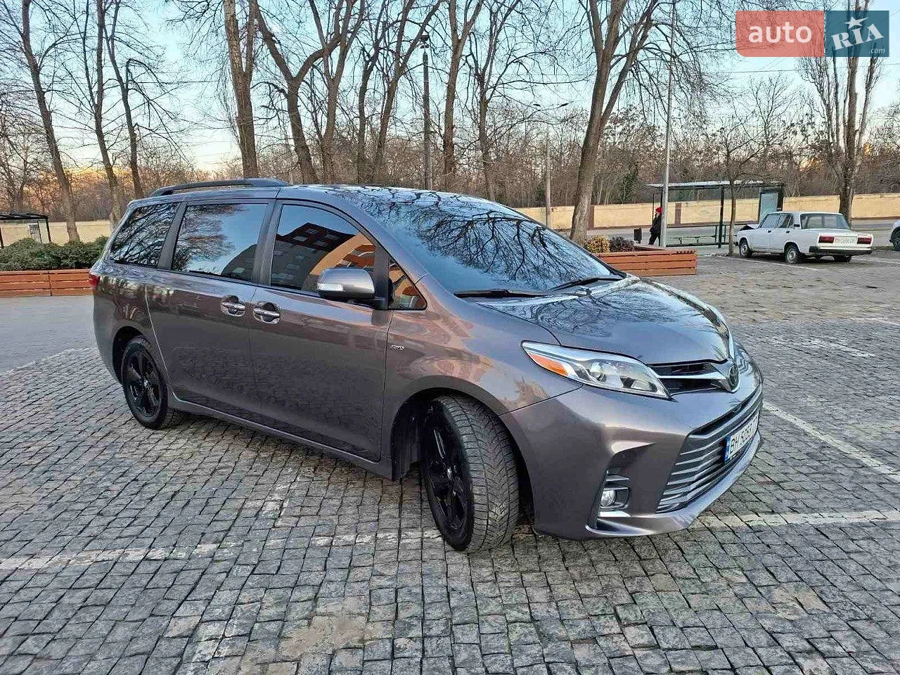 2019 Toyota Sienna - фото 1