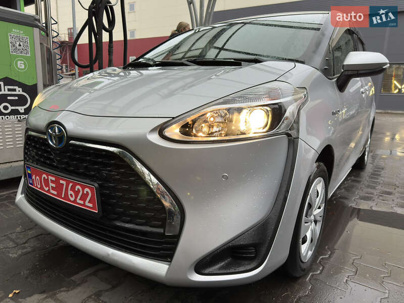 Легковые Toyota Sienta