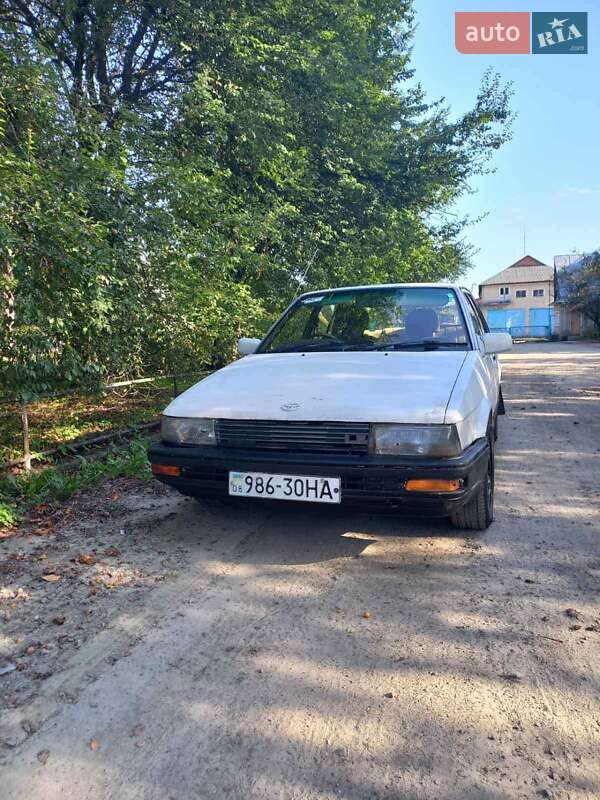 Легкові Toyota Sprinter