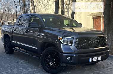 Toyota Tundra  2021