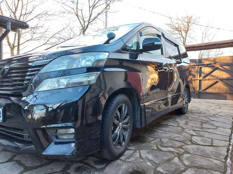 Легкові Toyota Vellfire