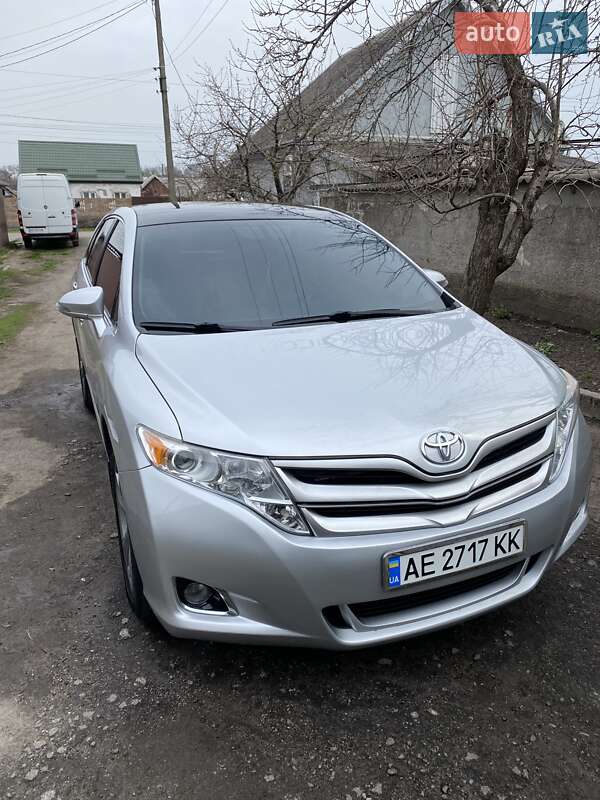 Позашляховик / Кросовер Toyota Venza