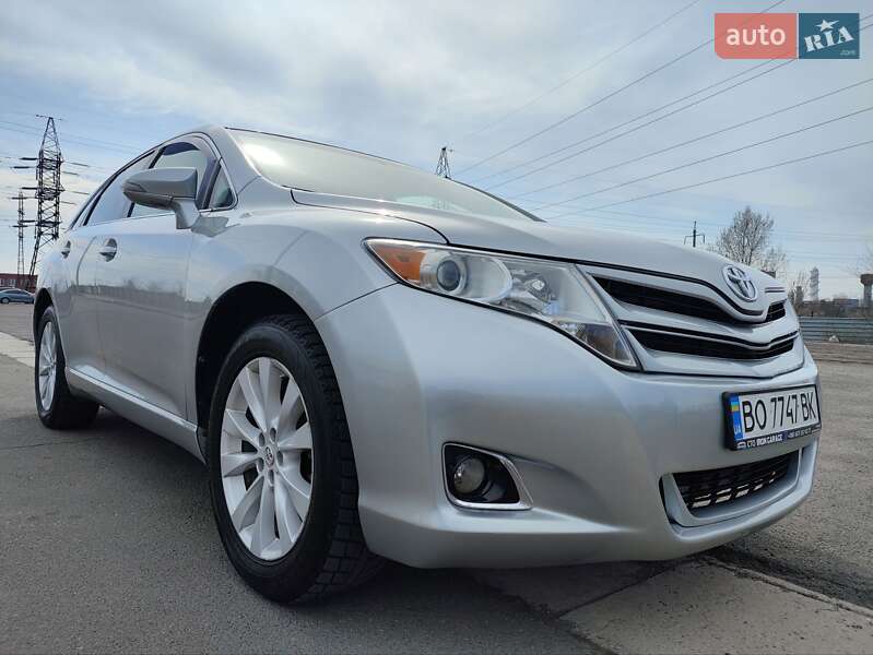 Позашляховик / Кросовер Toyota Venza