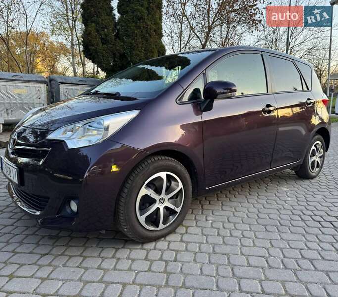 Легковые Toyota Verso-S