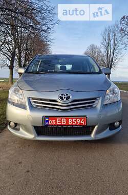 Toyota Verso  2010