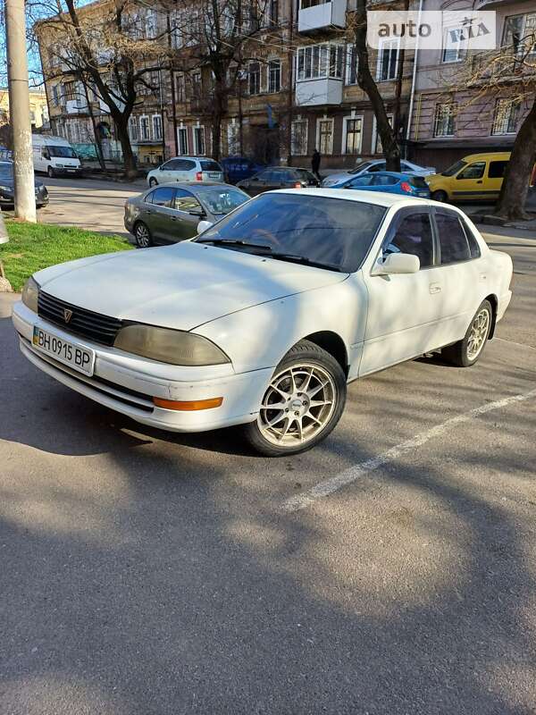 Седан Toyota Vista