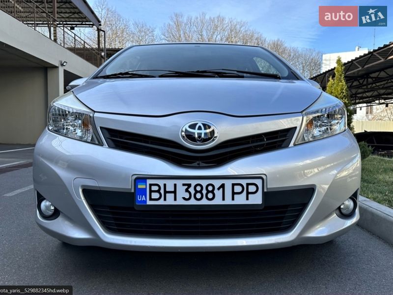 Хетчбек Toyota Vitz