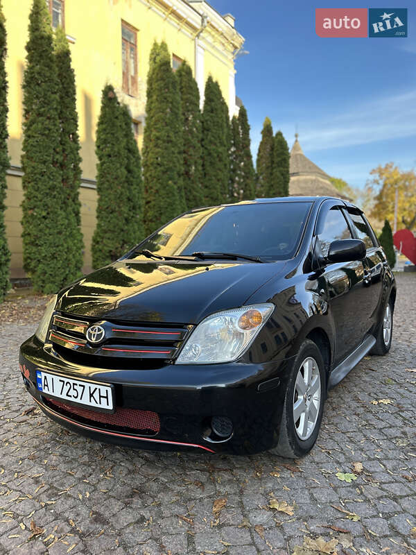 Хэтчбек Toyota XA