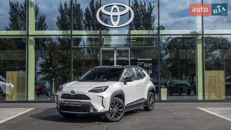 Позашляховик / Кросовер Toyota Yaris Cross