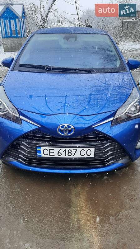 Мінівен Toyota Yaris