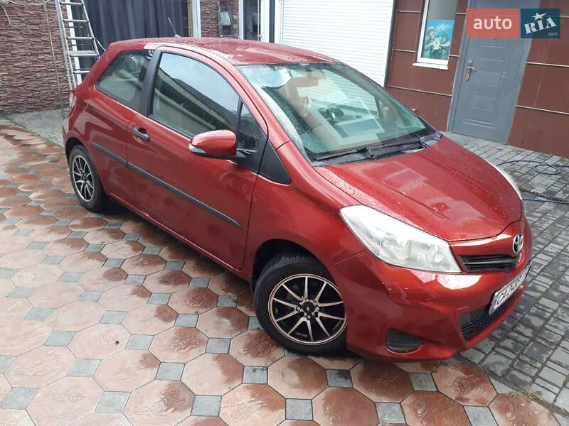 Хетчбек Toyota Yaris