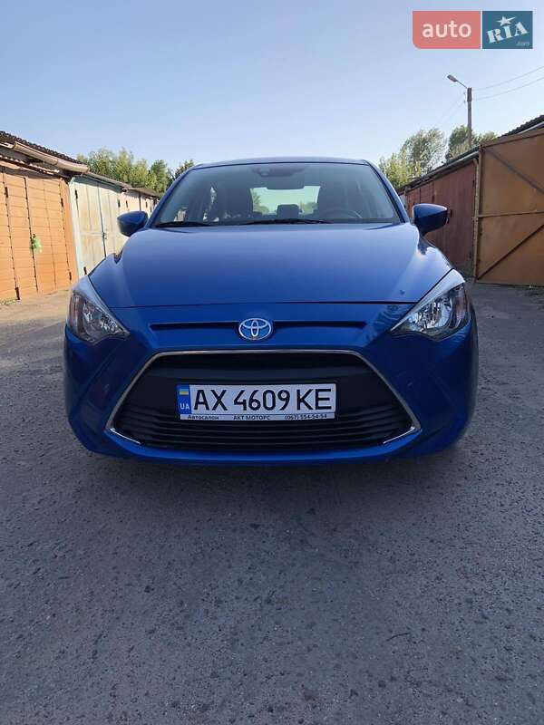 Седан Toyota Yaris