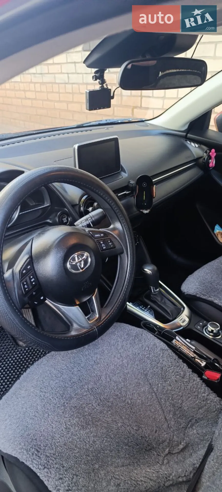Toyota Yaris 2017 VIN 3MYDLBYV3JY305294 фото оголошення 5 з 6