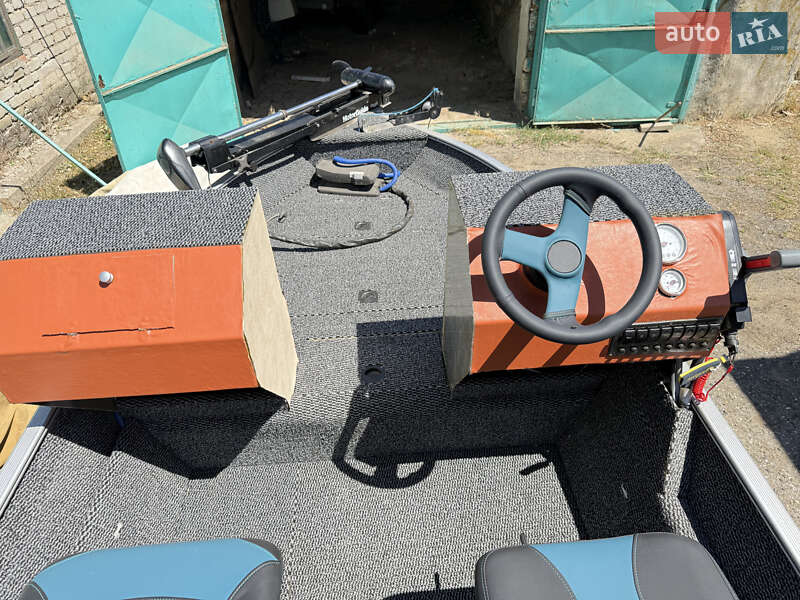 Катер Tracker Super Guide