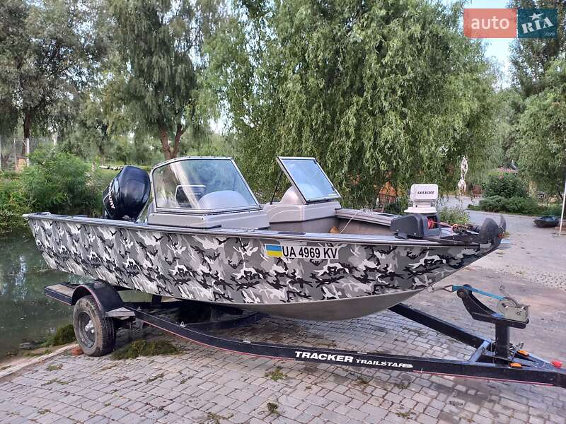 Катер Tracker Targa