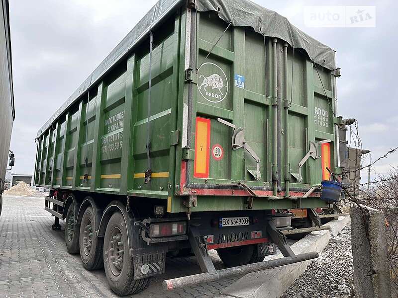 Самоскид напівпричіп Bador