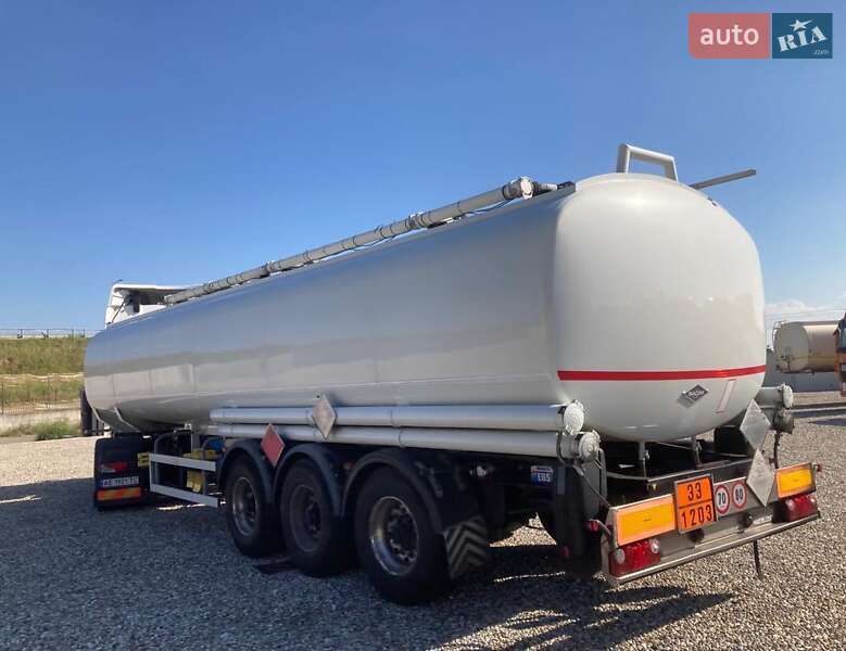 Цистерна напівпричіп