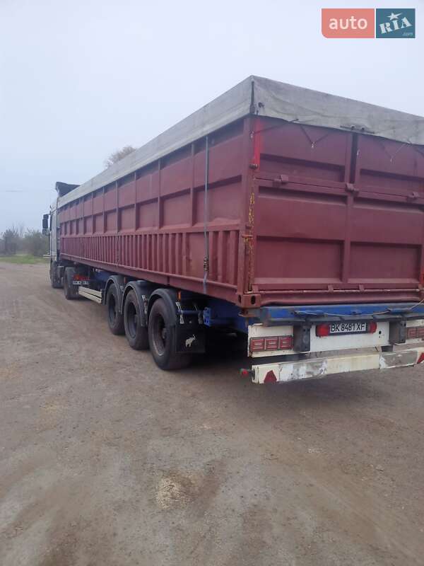 Контейнеровоз напівпричіп