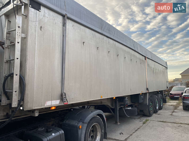 Зерновоз - напівпричіп