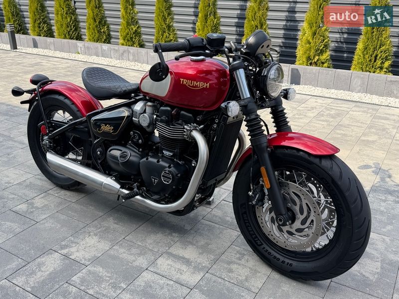 Мото Triumph Bonneville Bobber