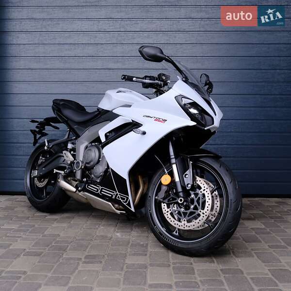 Мотоцикл Спорт-туризм Triumph Daytona 660