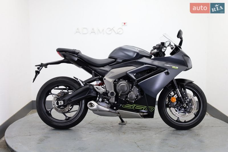Мото Triumph Daytona 660