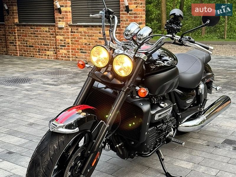 Мотоцикл Круизер Triumph Rocket 3
