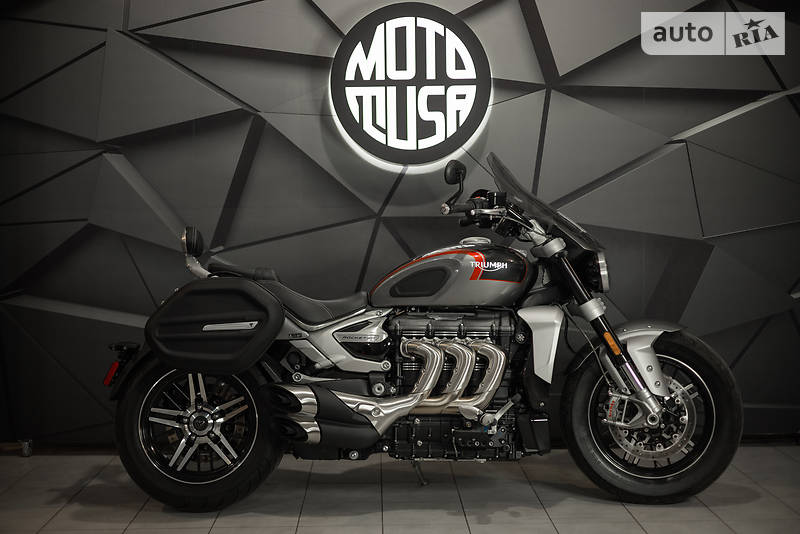 Мото Triumph Rocket III