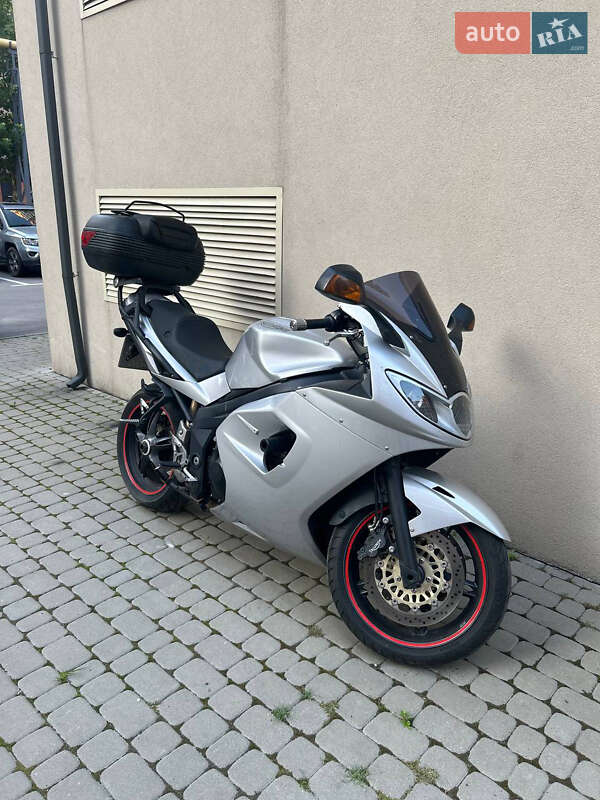 Мотоцикл Спорт-туризм Triumph ST 1050