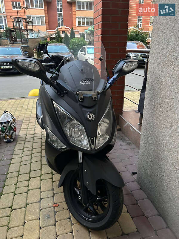 Мотоцикл Спорт-туризм Triumph ST 1050