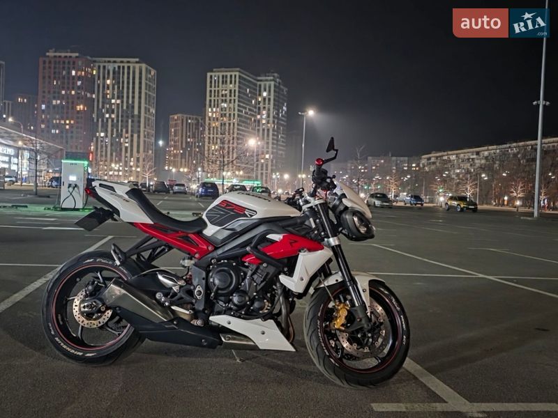 Мото Triumph Street Triple R