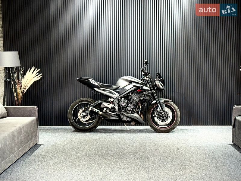 Мото Triumph Street Triple R