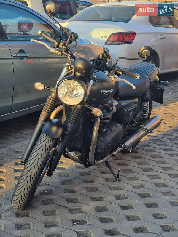Мото Triumph Street Twin