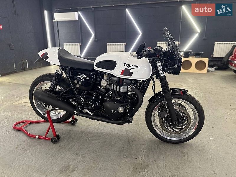 Мотоцикл Без обтекателей (Naked bike) Triumph Thruxton