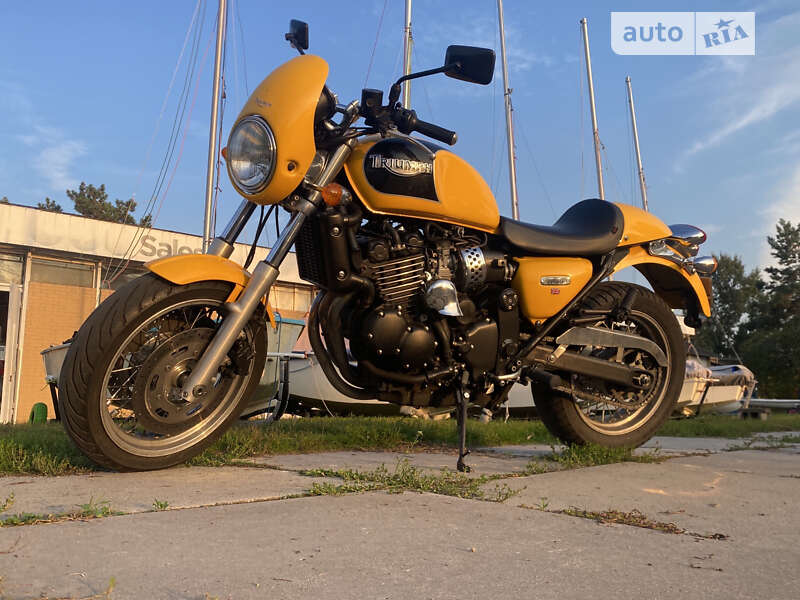 Triumph Thunderbird 900