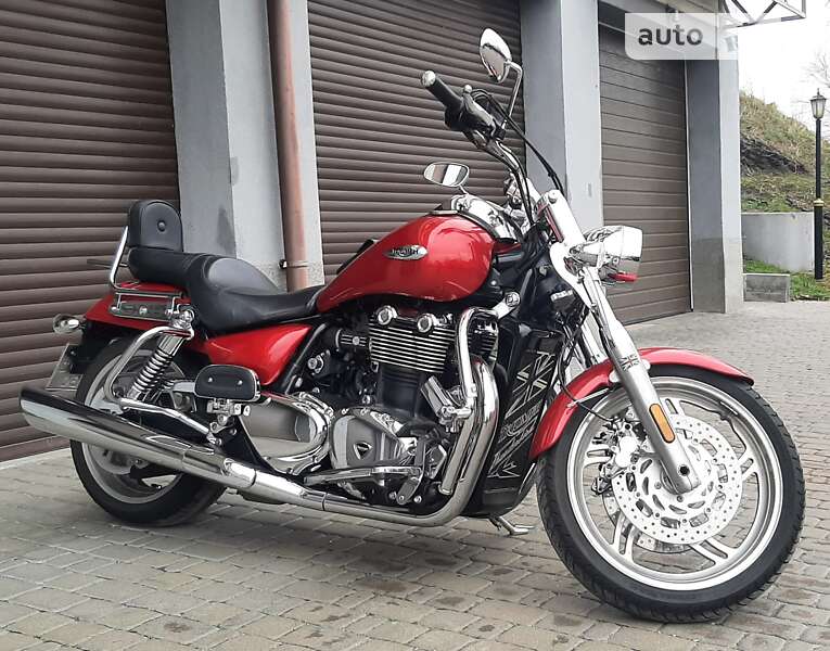 Triumph Thunderbird 900