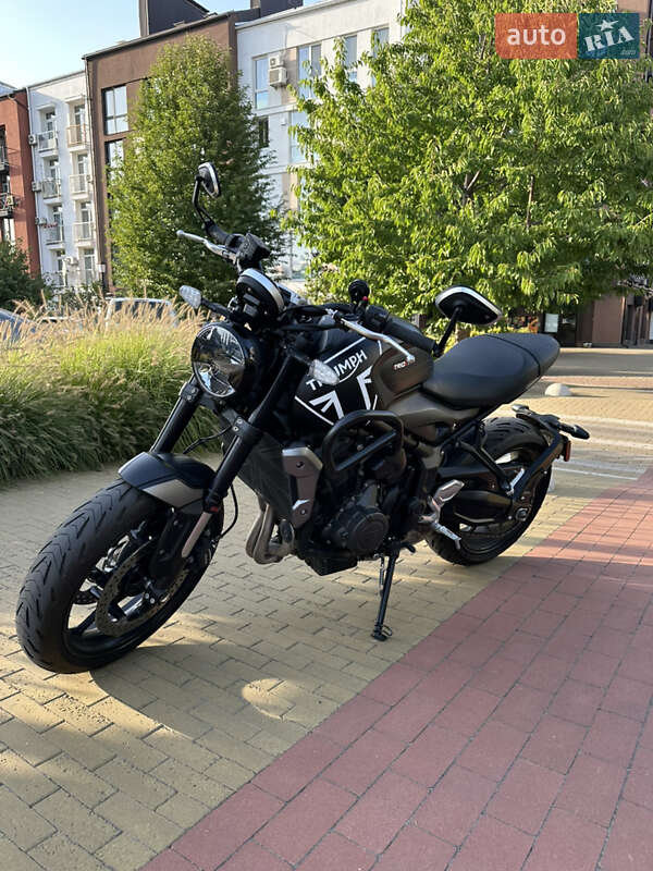 Мотоцикл Без обтікачів (Naked bike) Triumph Trident
