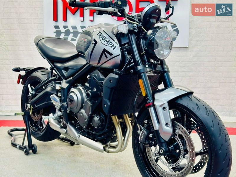 Спортбайк Triumph Trident