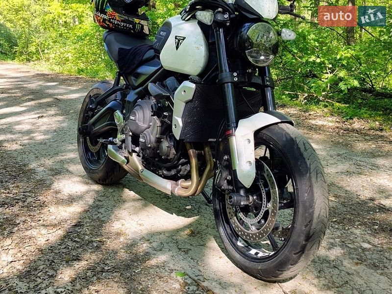 Мото Triumph Trident