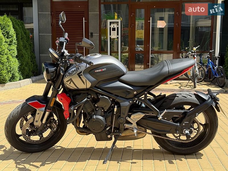 Мотоцикл Без обтекателей (Naked bike) Triumph Trident