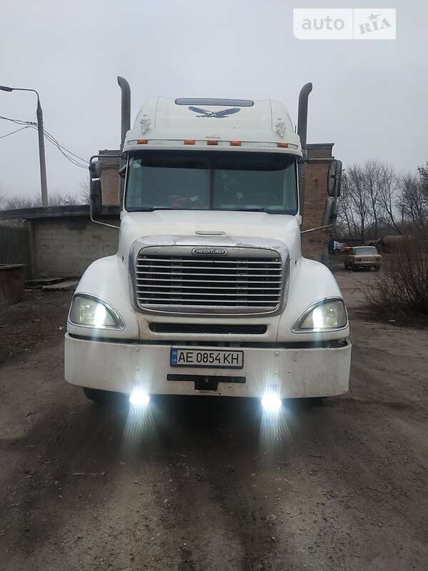 Тягач Freightliner