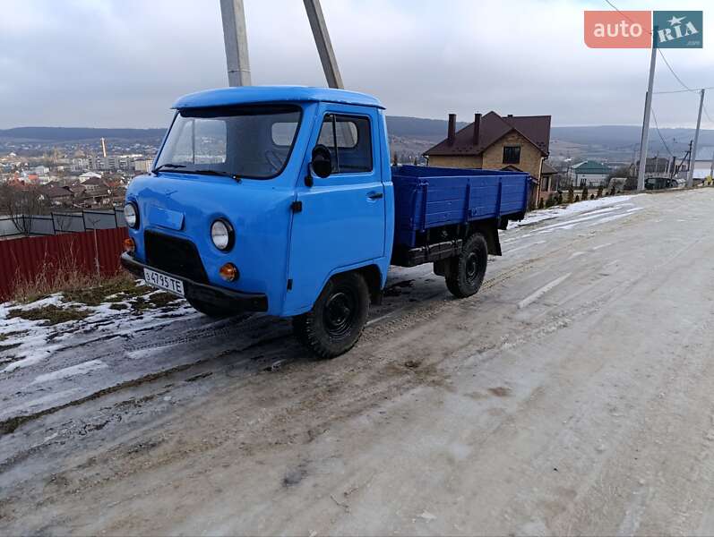 Позашляховик / Кросовер УАЗ 3303
