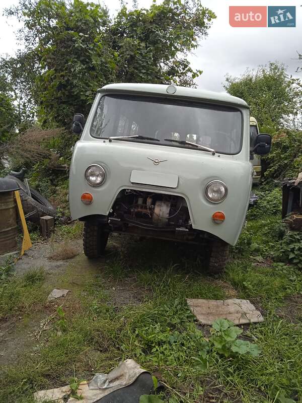 Позашляховик / Кросовер УАЗ 3303