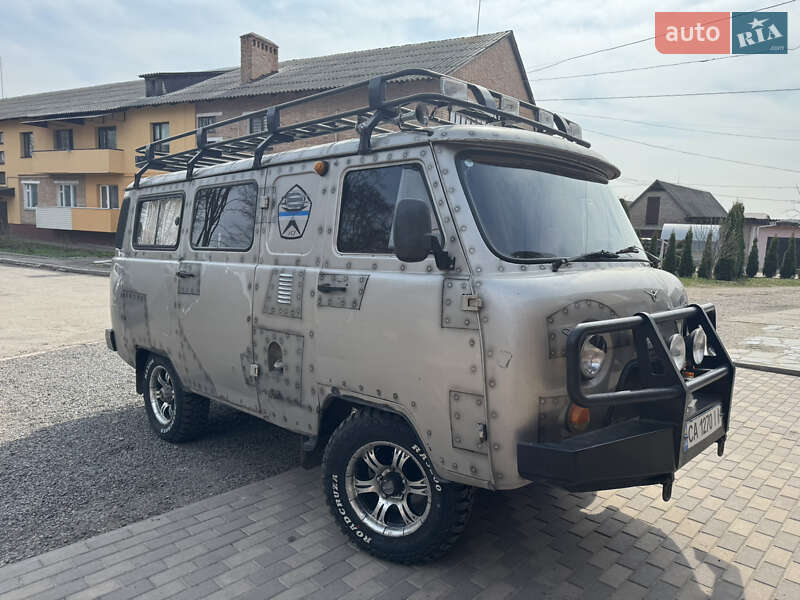 Мінівен УАЗ 3741