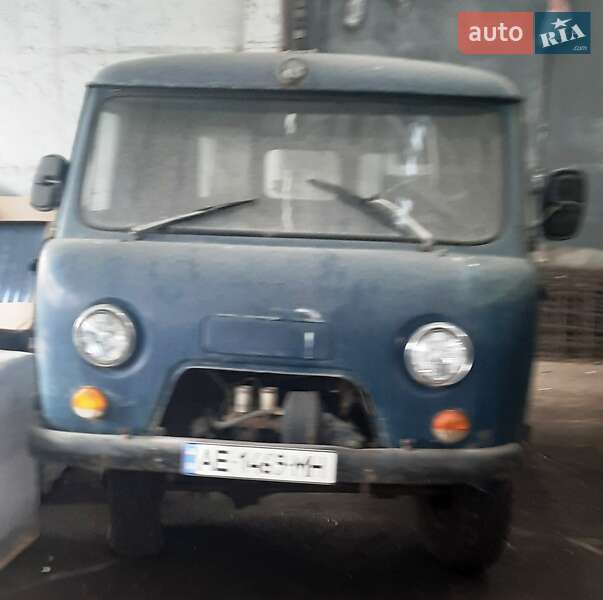 Позашляховик / Кросовер УАЗ 452