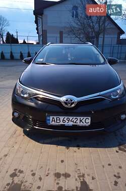 Характеристики Toyota Auris Універсал