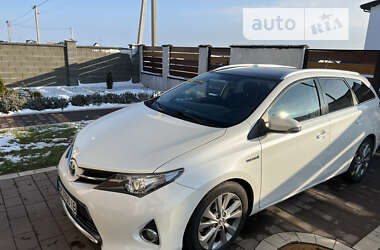 Характеристики Toyota Auris Універсал