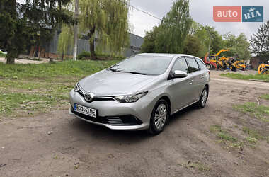 Характеристики Toyota Auris Универсал
