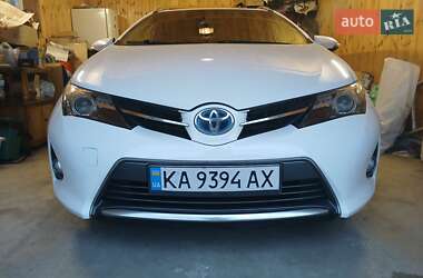 Характеристики Toyota Auris Універсал